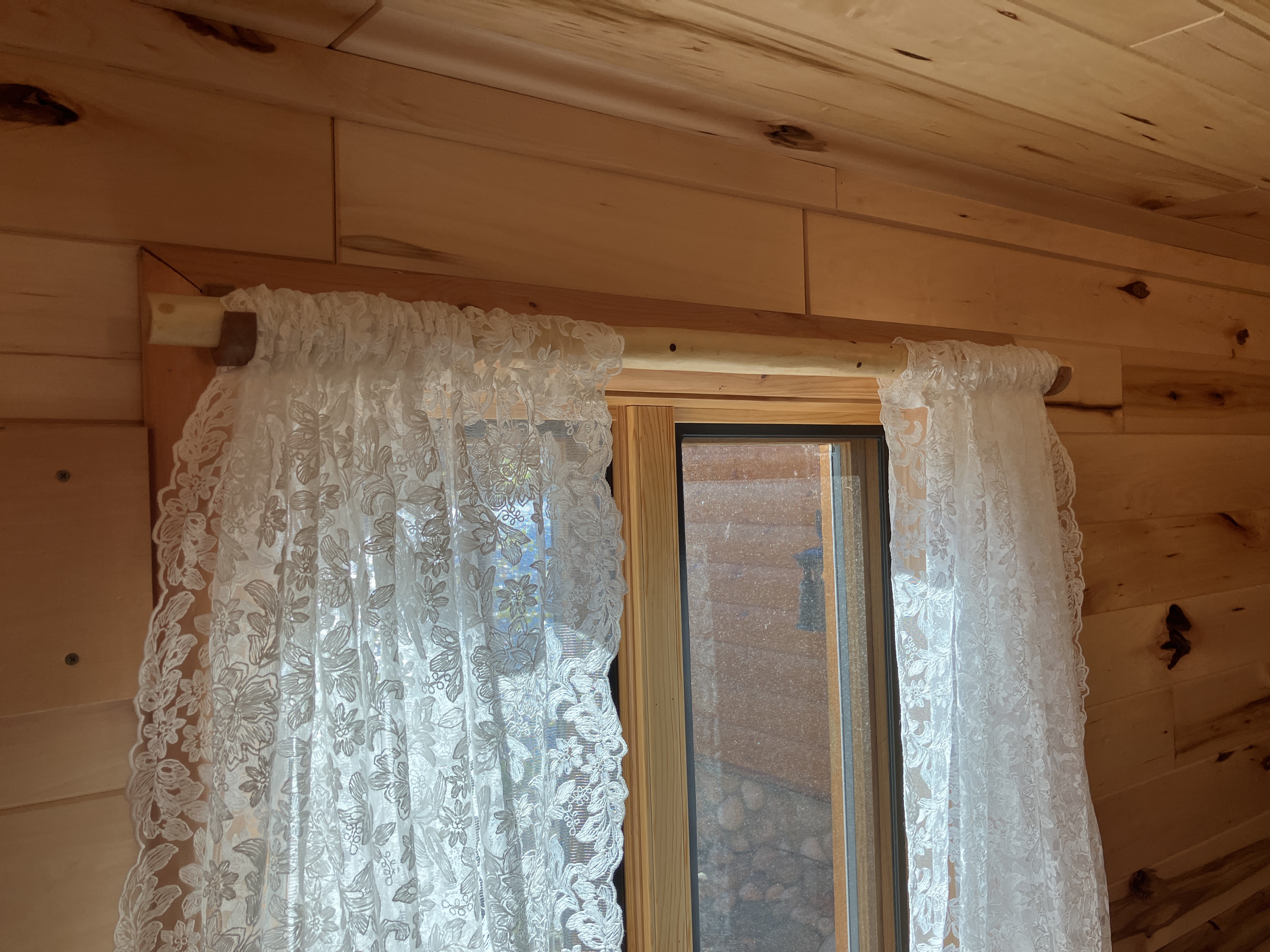 Left view of curtain rod